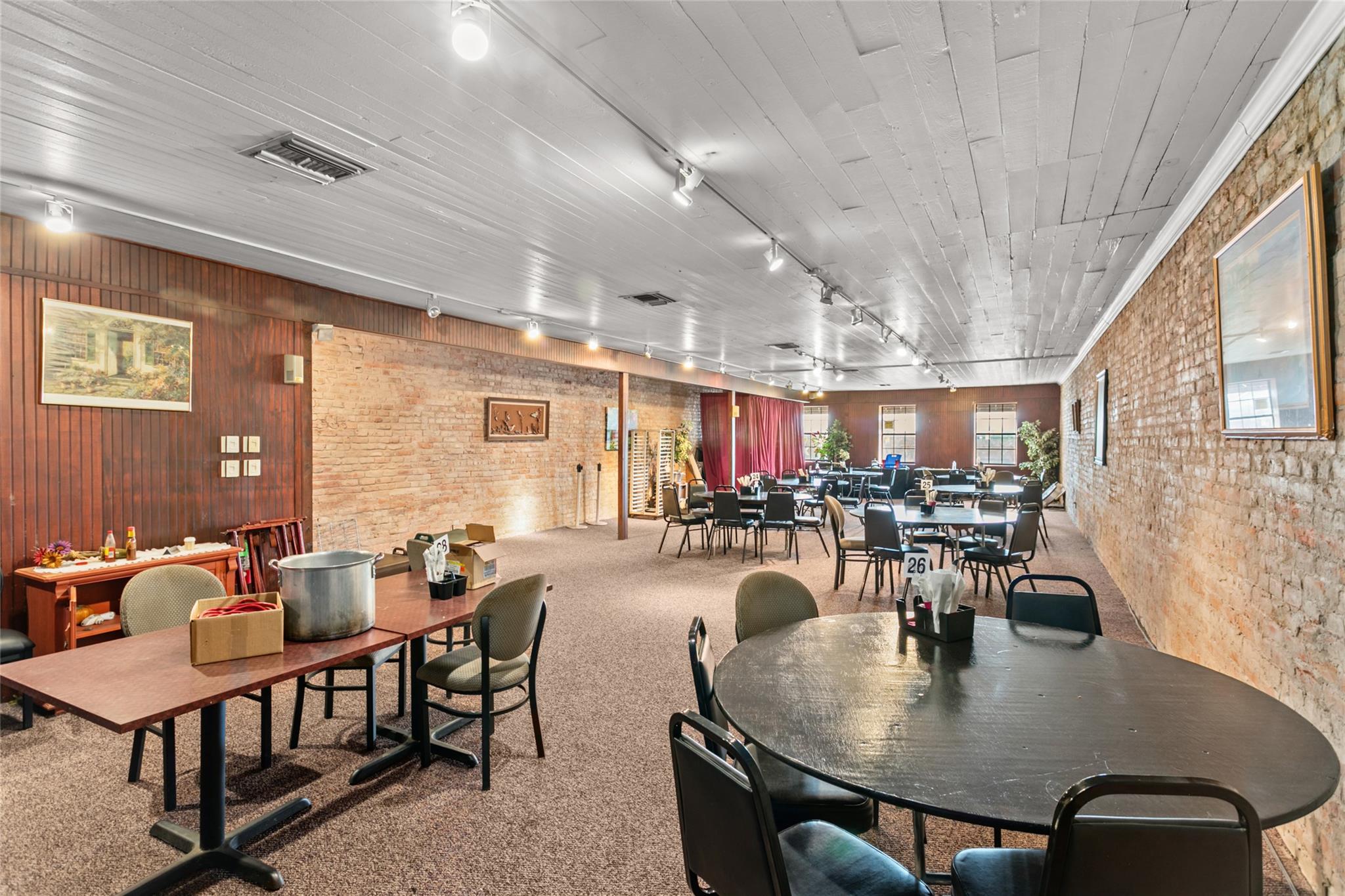 155 W Austin ST