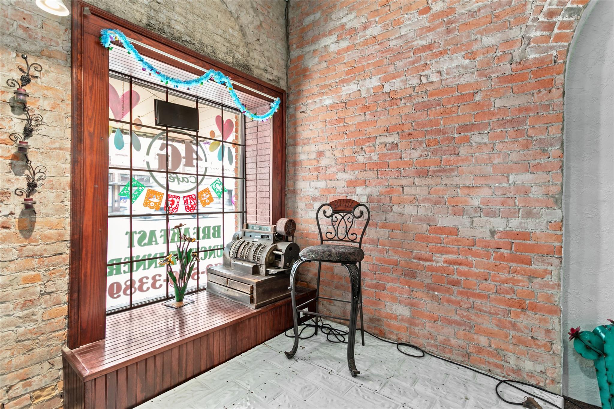 155 W Austin ST