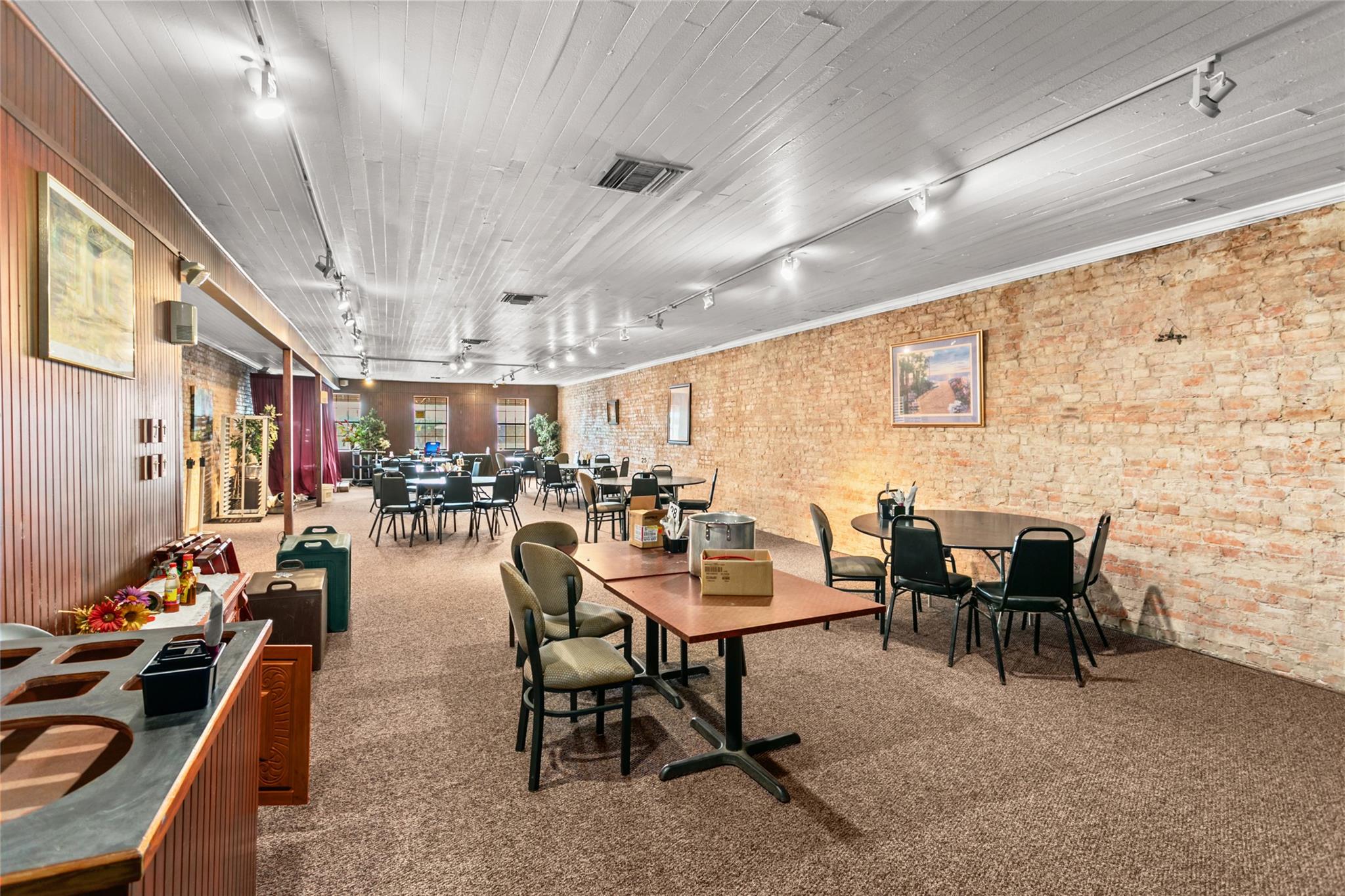 155 W Austin ST