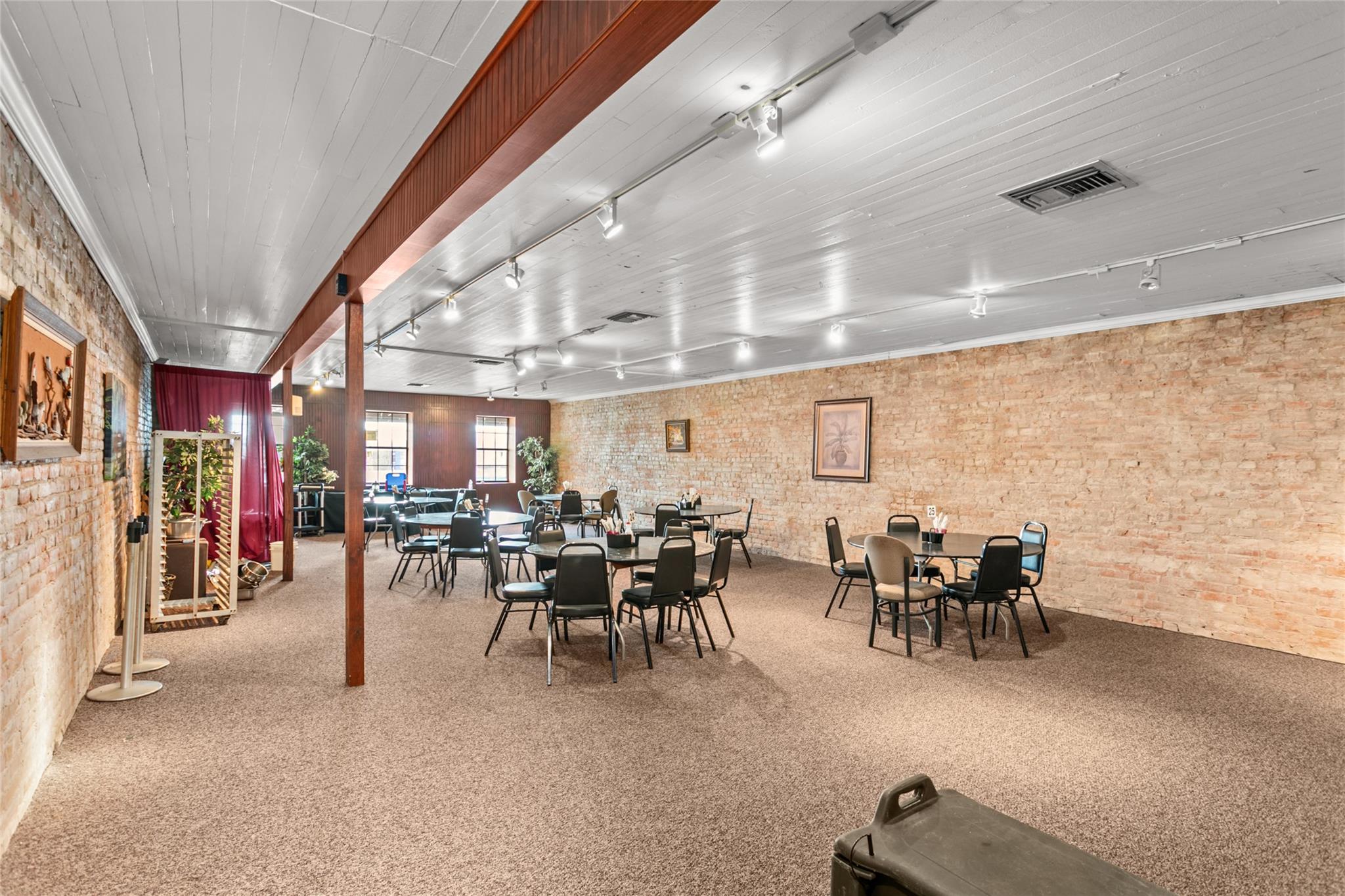 155 W Austin ST