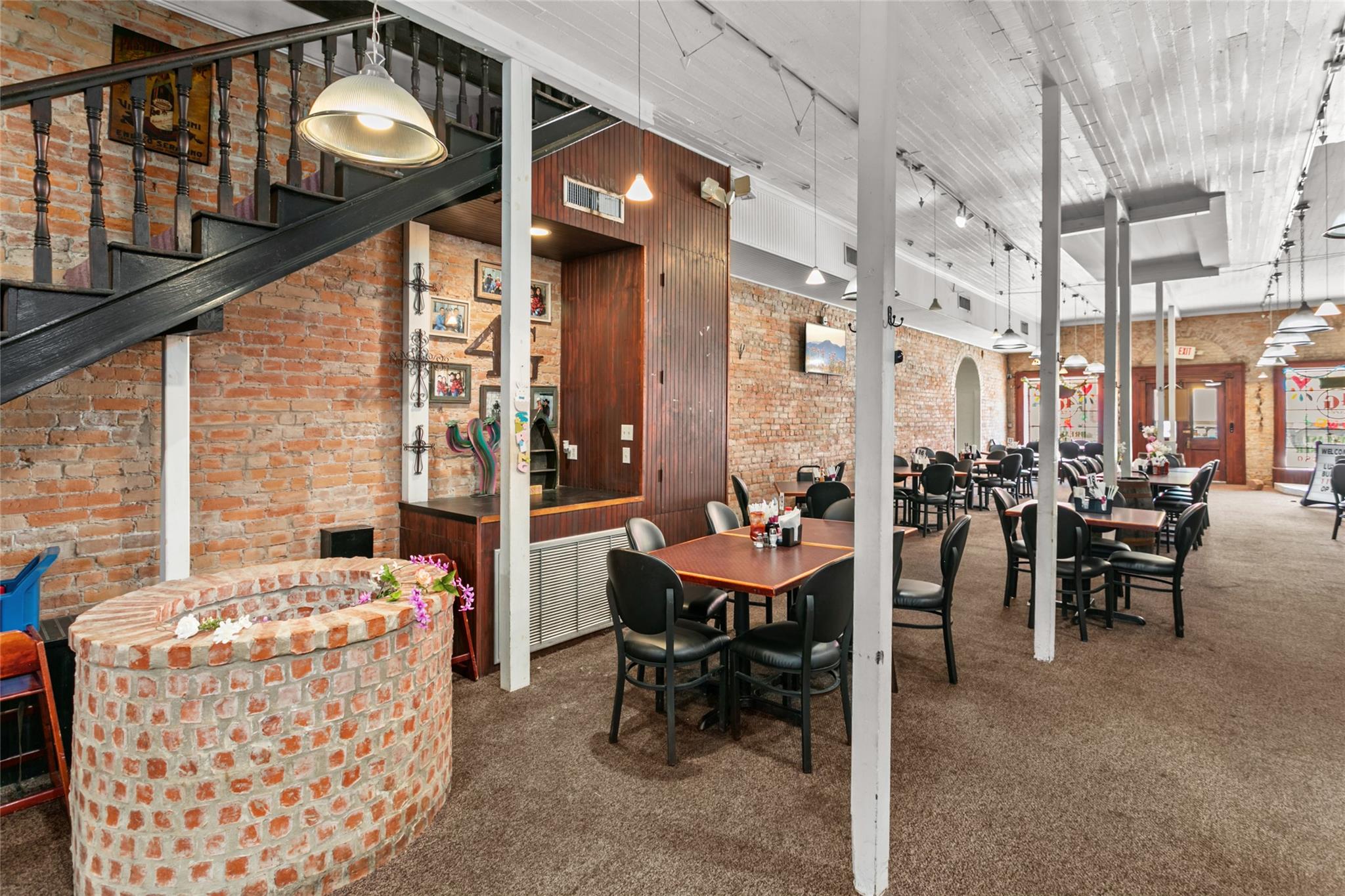 155 W Austin ST
