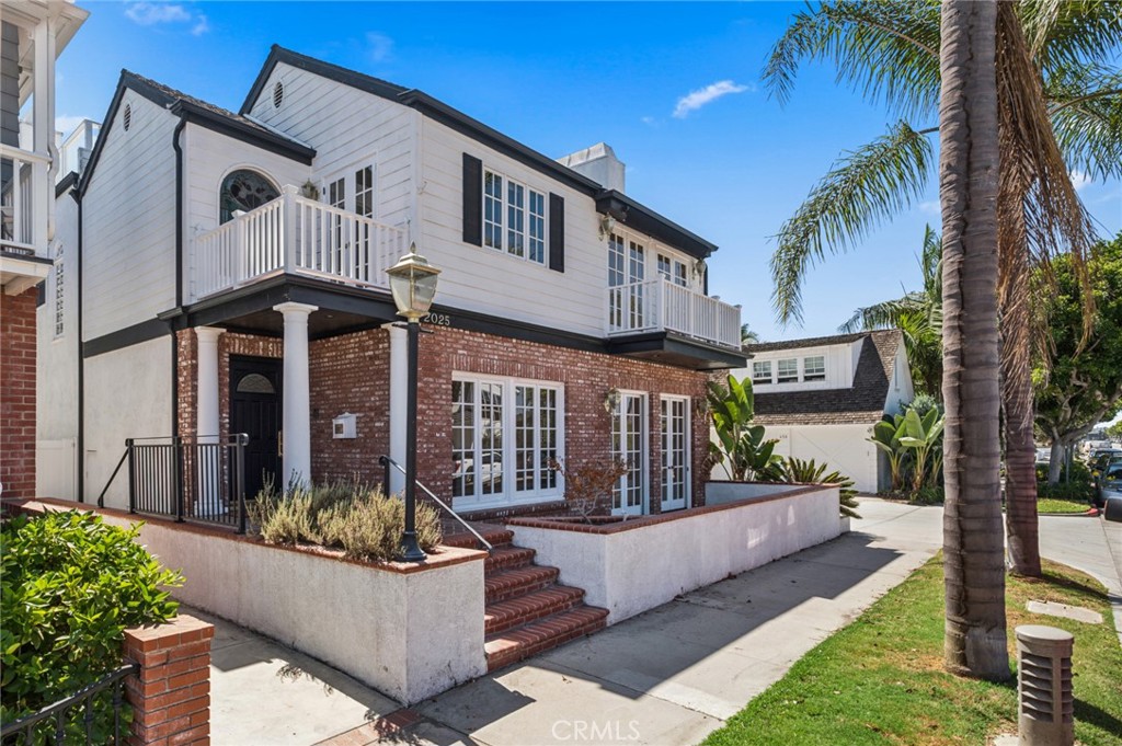 2025 E Balboa