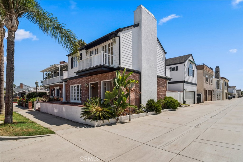 2025 E Balboa
