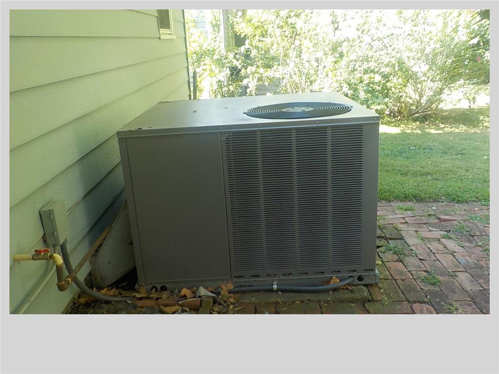 512 Hollywood Avenue