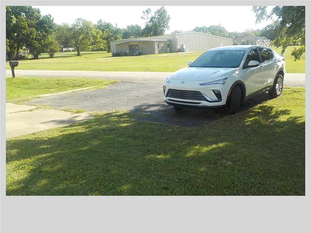 512 Hollywood Avenue