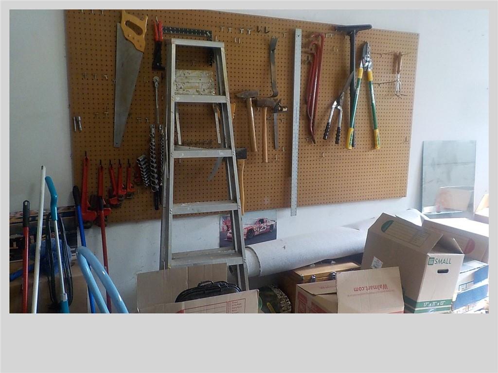 512 Hollywood Avenue