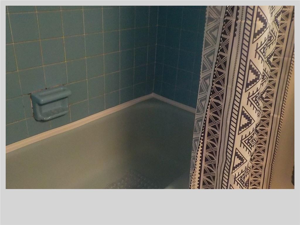 512 Hollywood Avenue