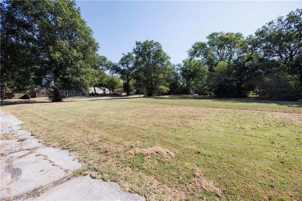 923 E 7th Street