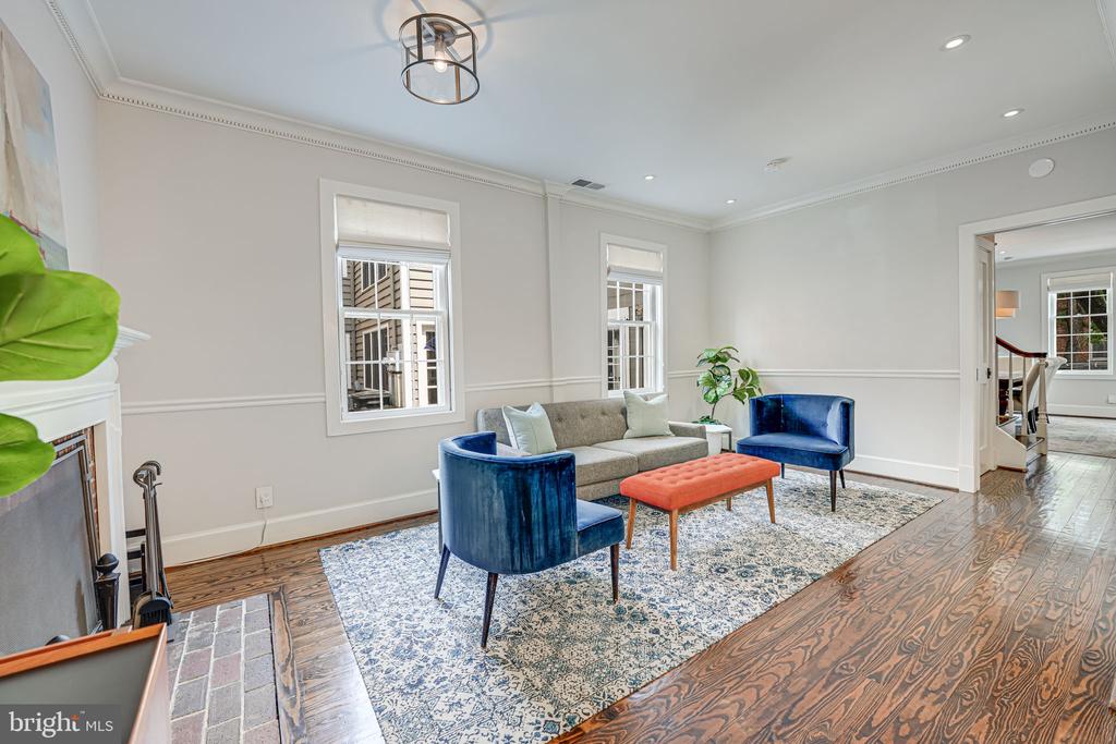 205 S Fayette St S