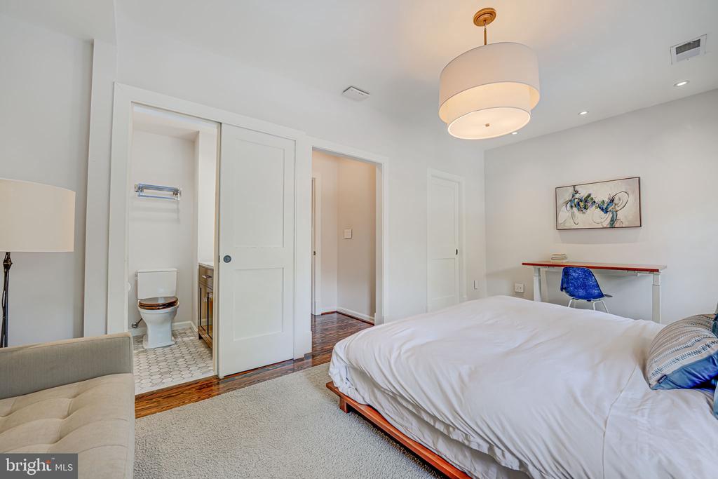205 S Fayette St S