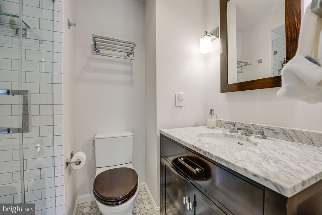 205 S Fayette St S