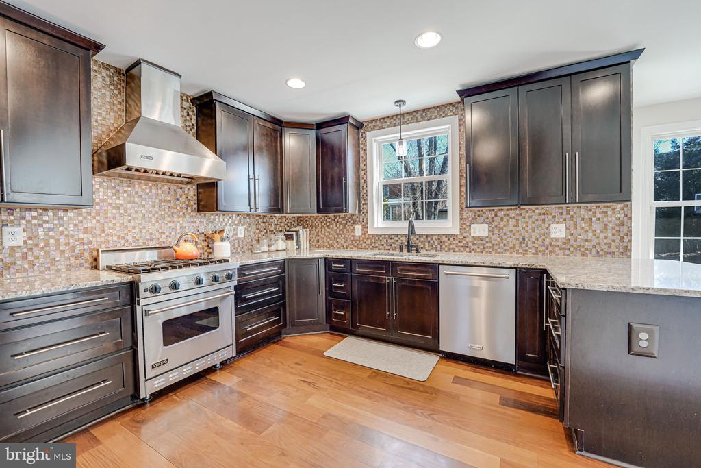2419 Davis Ave