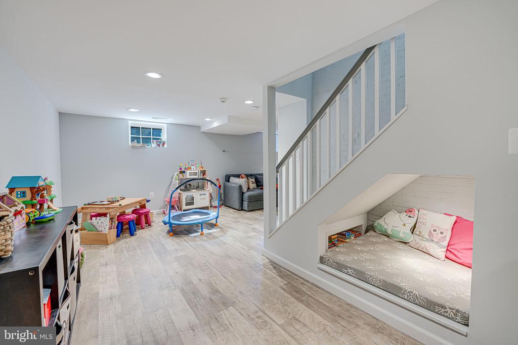 2419 Davis Ave