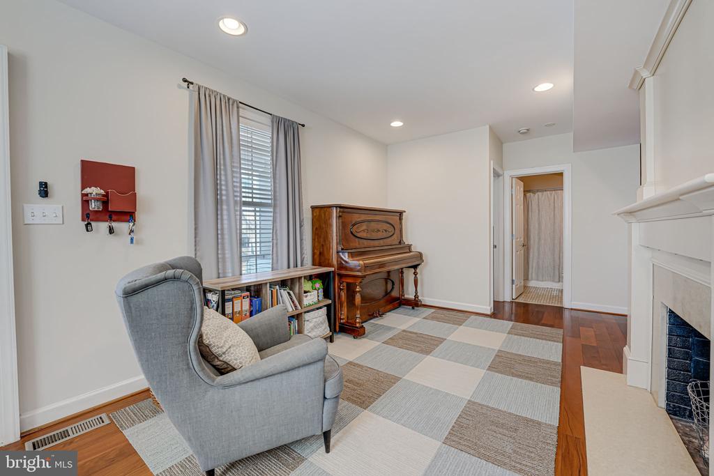 2419 Davis Ave