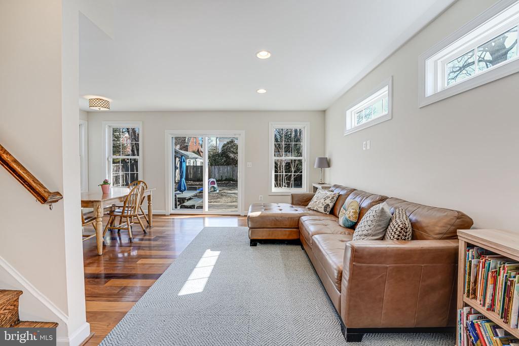 2419 Davis Ave