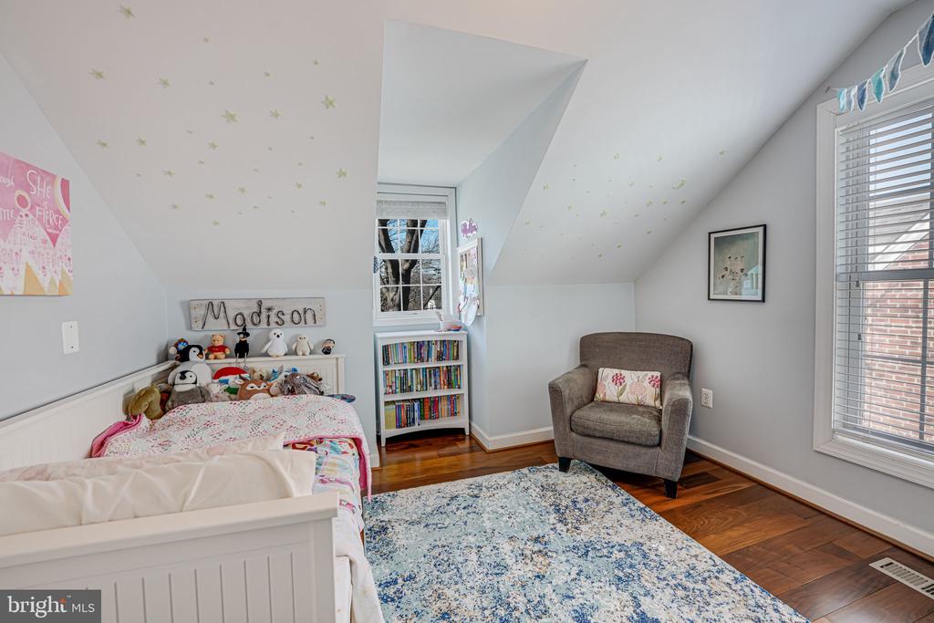 2419 Davis Ave