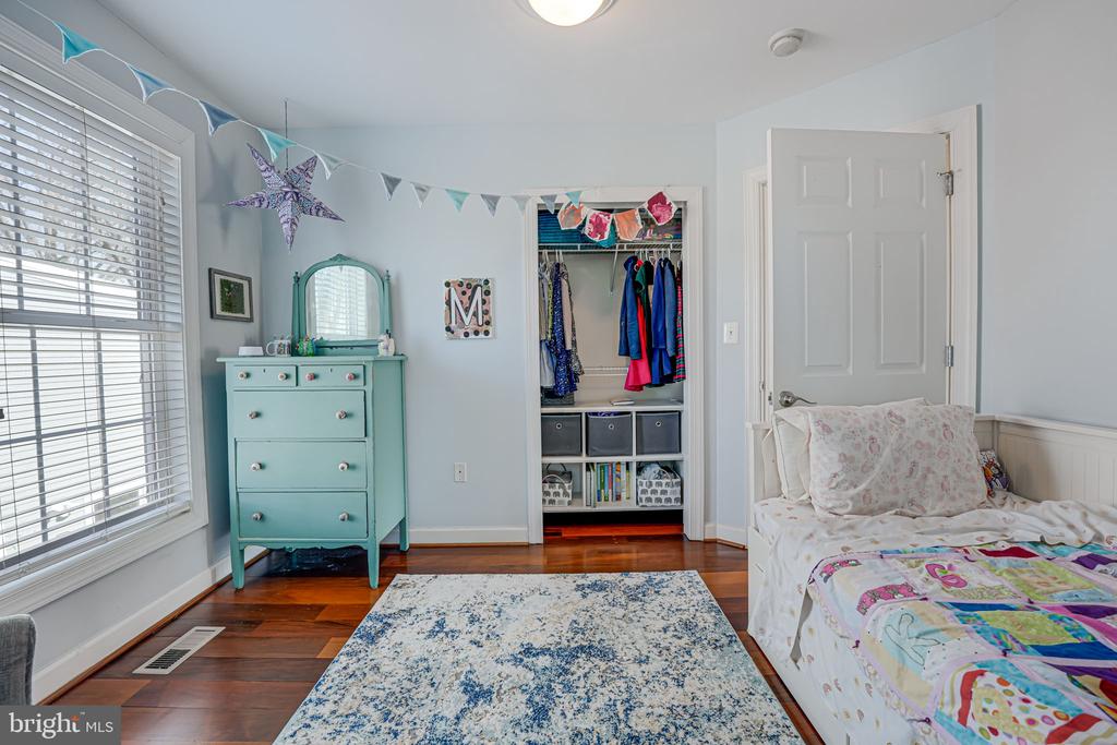 2419 Davis Ave