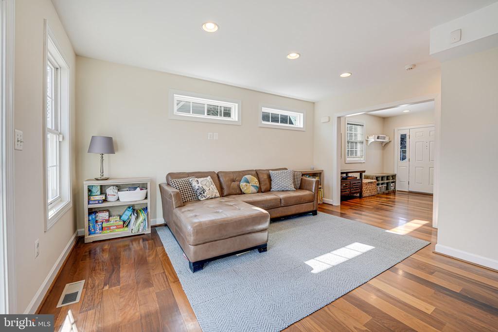 2419 Davis Ave