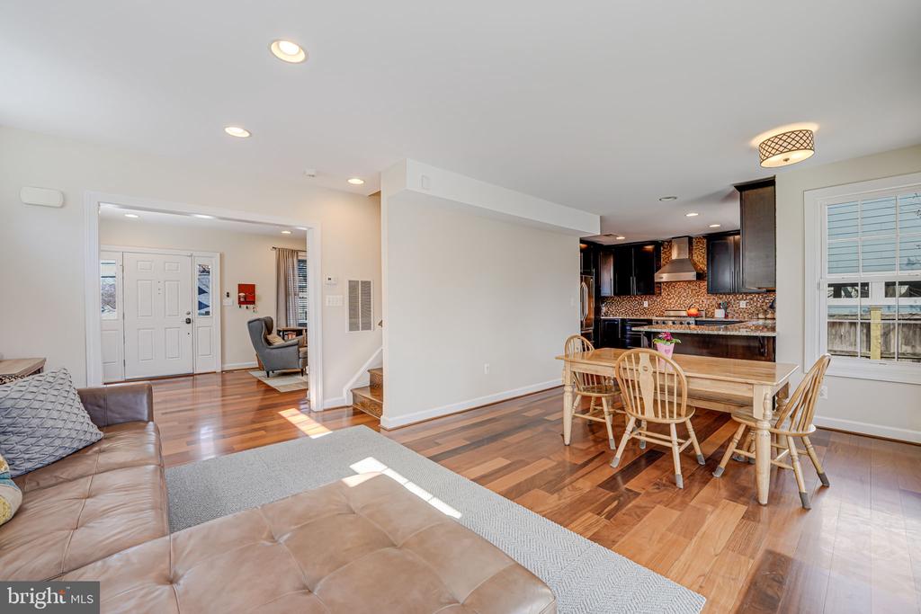 2419 Davis Ave