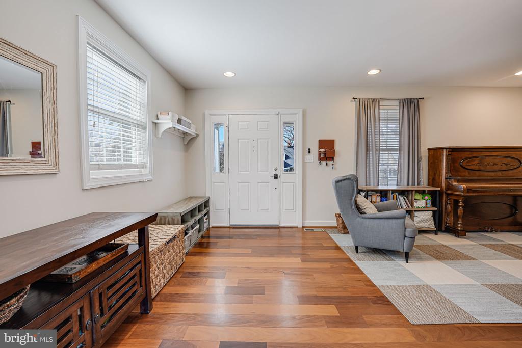 2419 Davis Ave