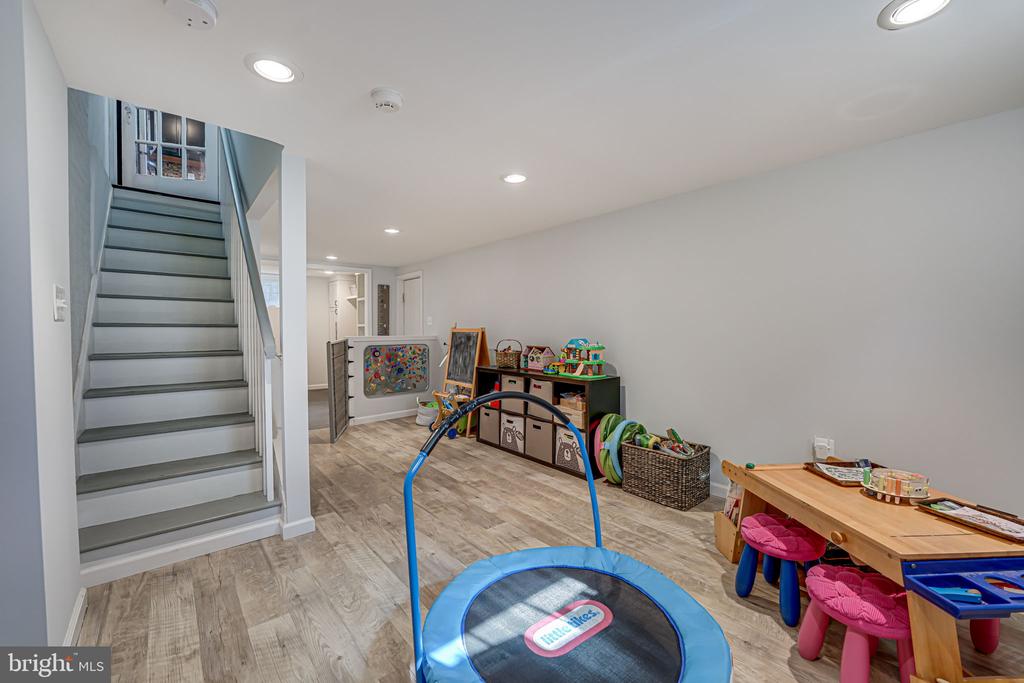 2419 Davis Ave