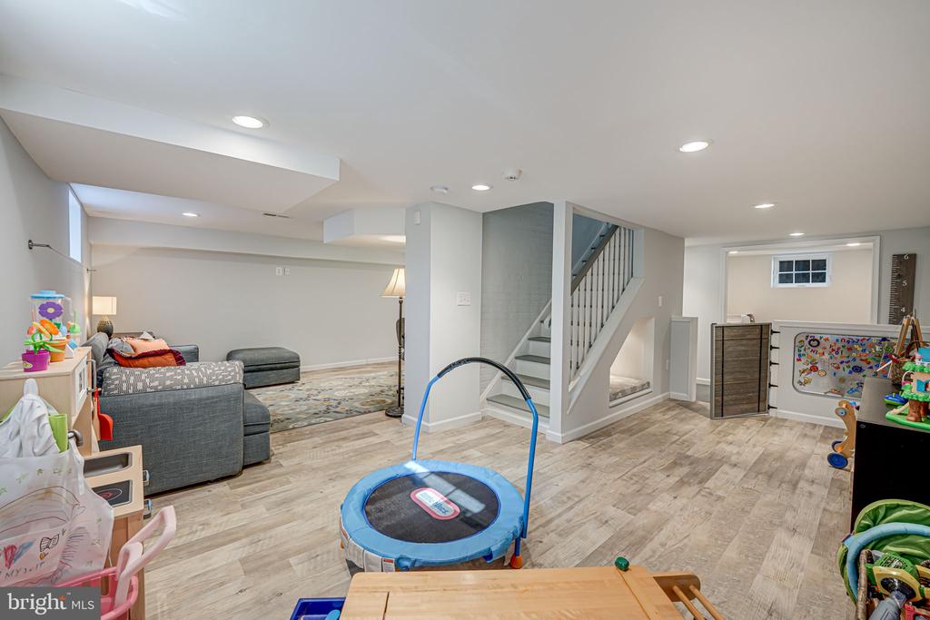 2419 Davis Ave