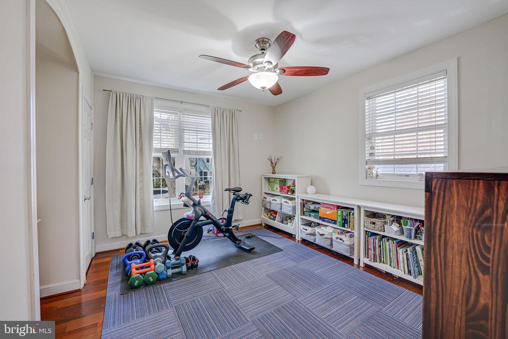 2419 Davis Ave