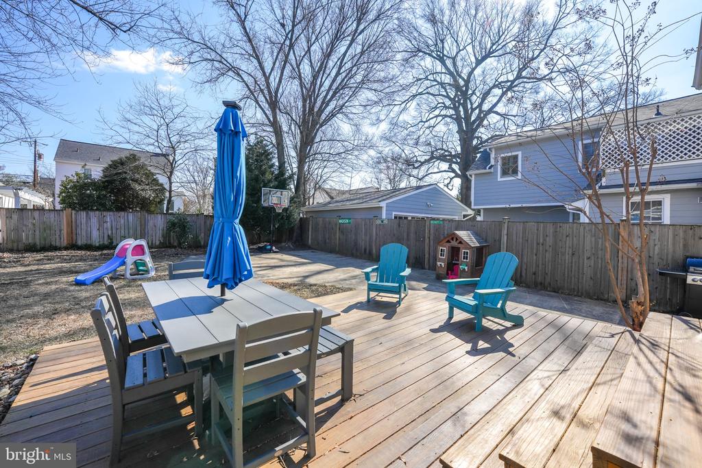 2419 Davis Ave