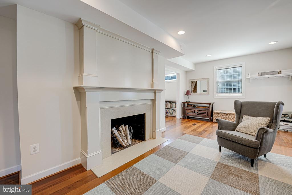 2419 Davis Ave