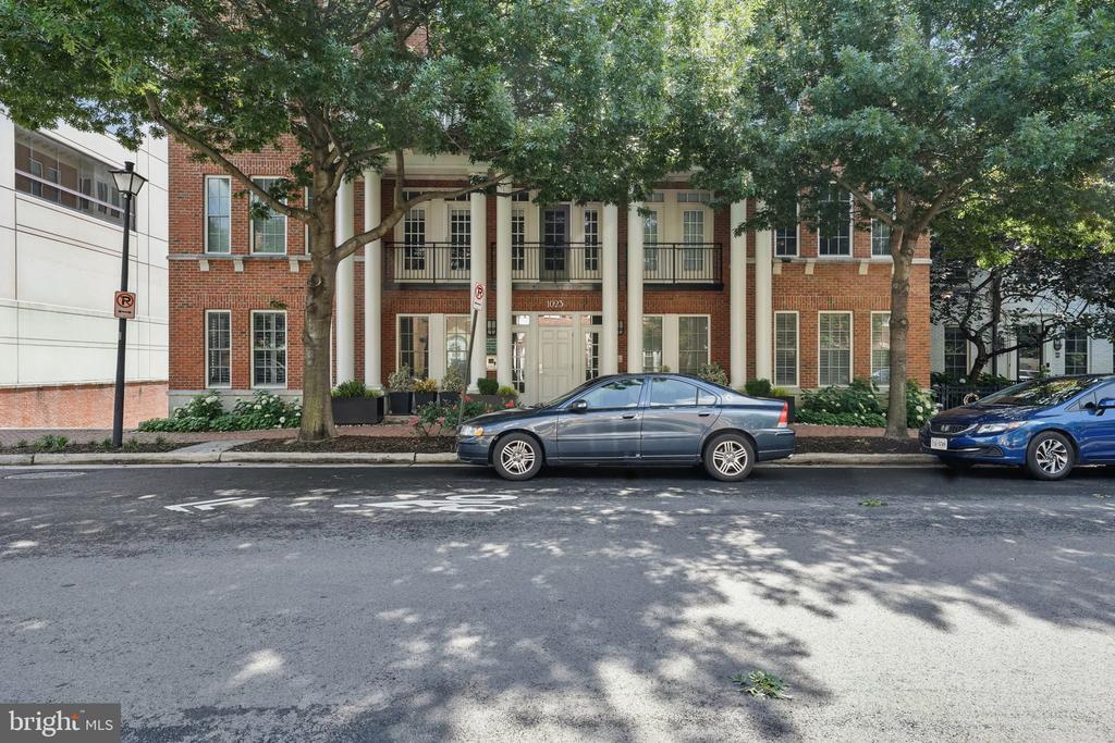 1023 N Royal St #207