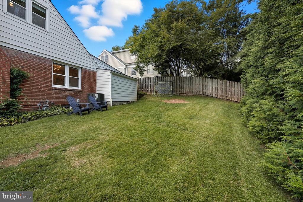 511 CRESTWOOD DRIVE