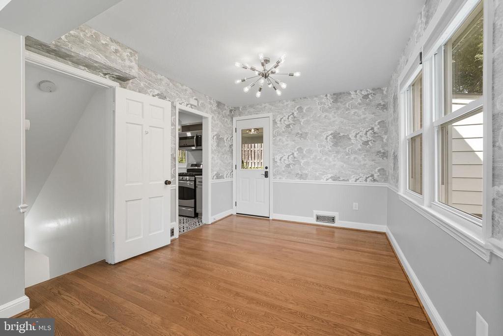 511 CRESTWOOD DRIVE