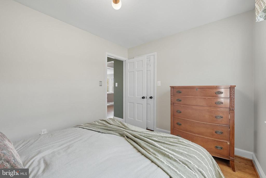 511 CRESTWOOD DRIVE