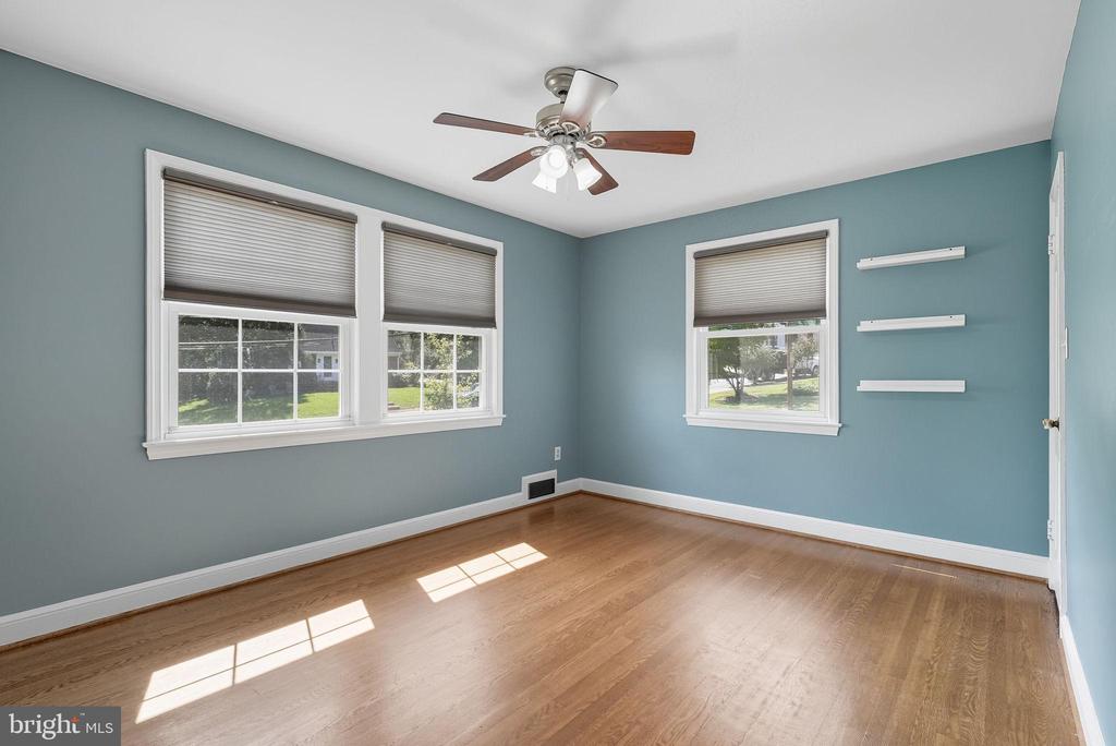 511 CRESTWOOD DRIVE