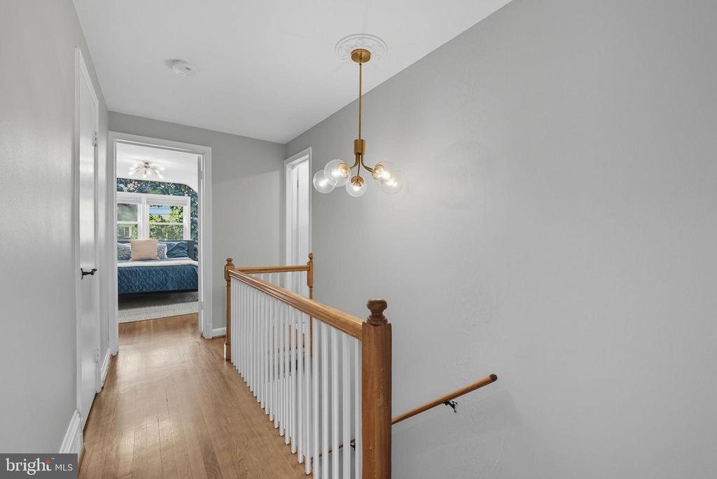 511 CRESTWOOD DRIVE