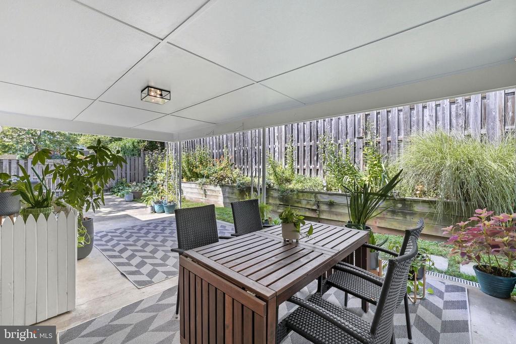 511 CRESTWOOD DRIVE