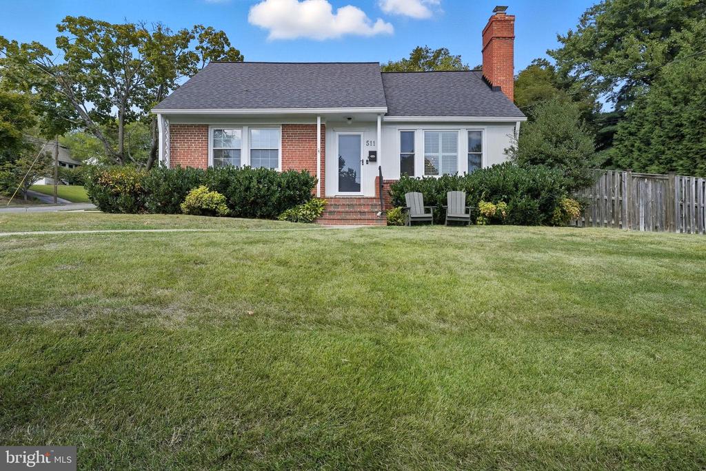 511 CRESTWOOD DRIVE