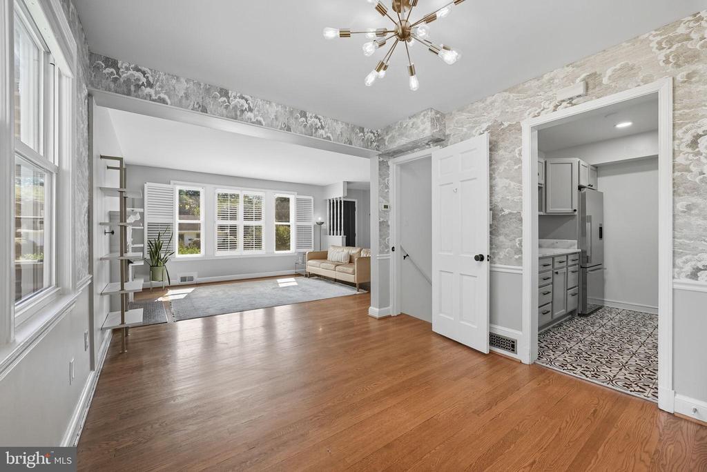 511 CRESTWOOD DRIVE