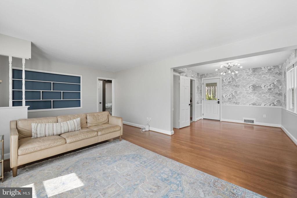 511 CRESTWOOD DRIVE