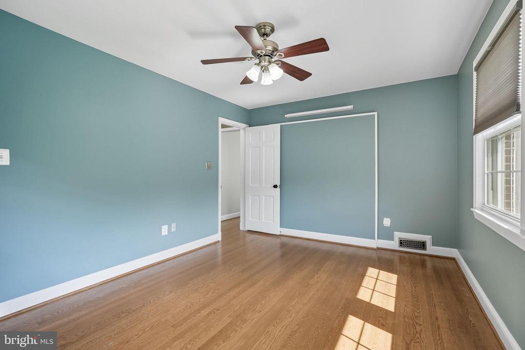 511 CRESTWOOD DRIVE