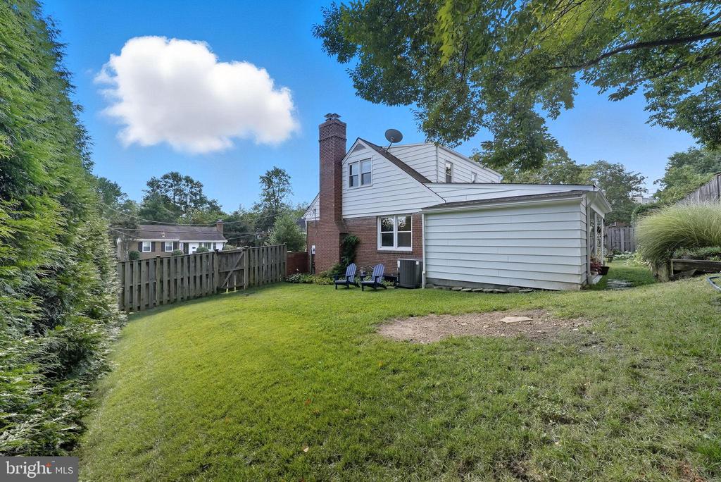 511 CRESTWOOD DRIVE