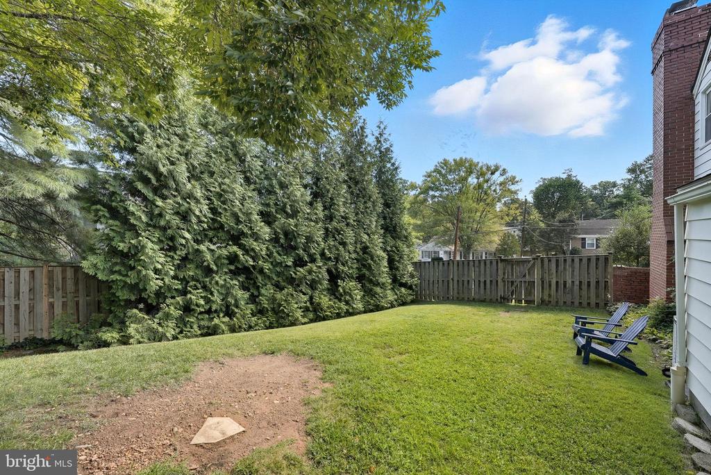511 CRESTWOOD DRIVE