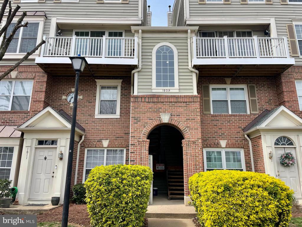 1809 KENWOOD AVENUE 303