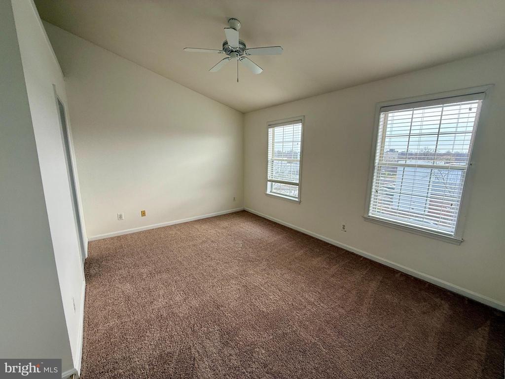 1809 KENWOOD AVENUE 303