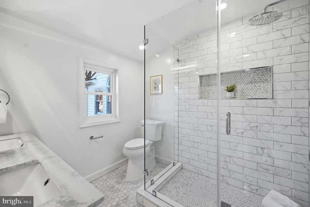 833 FONTAINE STREET