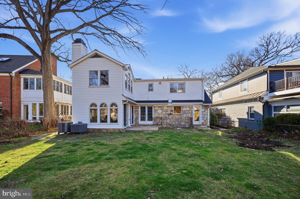 833 FONTAINE STREET
