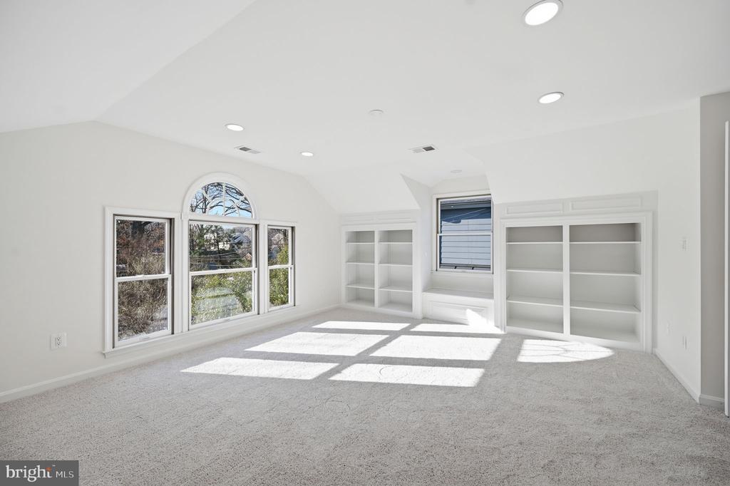 833 FONTAINE STREET