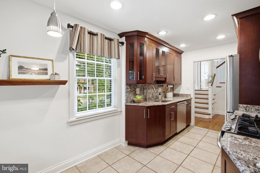 2312 VALLEY DRIVE