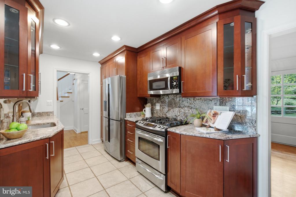 2312 VALLEY DRIVE