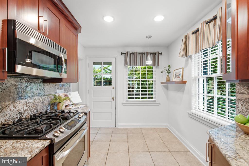2312 VALLEY DRIVE
